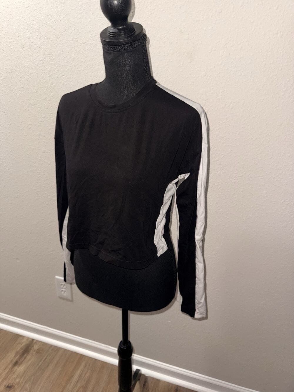 Beach Riot Rapids Long Sleeve T-Shirt Black & White Side Panel Cropped Size XS